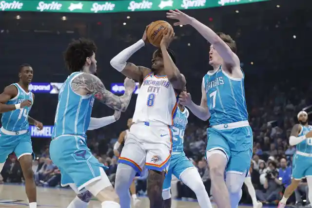 Hornets Predicted to Keep Onto LaMelo Ball Past Trade Deadline