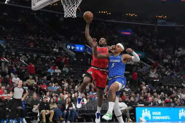 Teams May Pounce on Kawhi If He Becomes Available