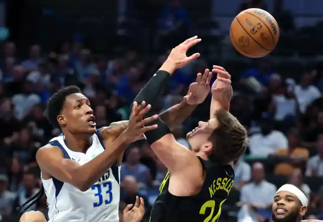 Mavericks Sign 7-foot-5 Center to Pair With Anthony Davis