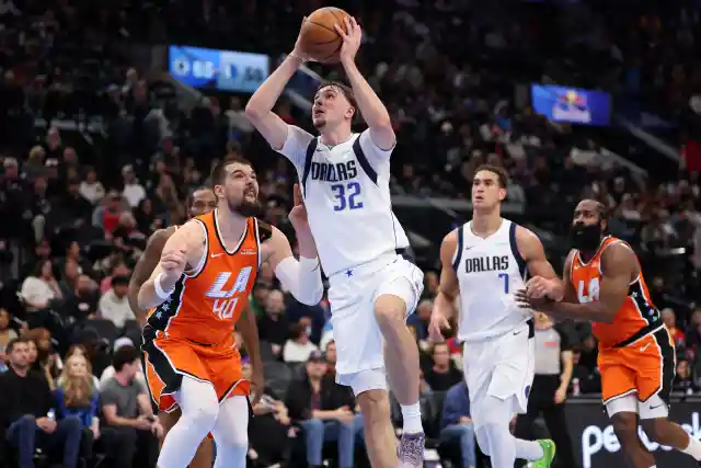 Even The Clippers' Commentary Team Is Falling Apart As The Team Continues To Struggle This Season