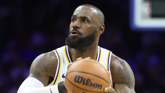 LeBron Puts on Vintage Performance To Prove He Still Has It