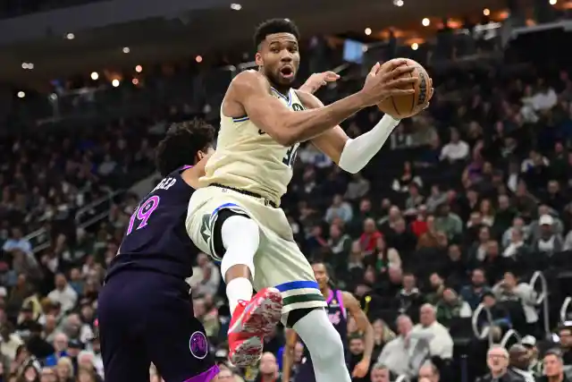 "I Tend To Be Against Them": Giannis Antetokounmpo Gets Candid On Milwaukee Fans Who Booed Him