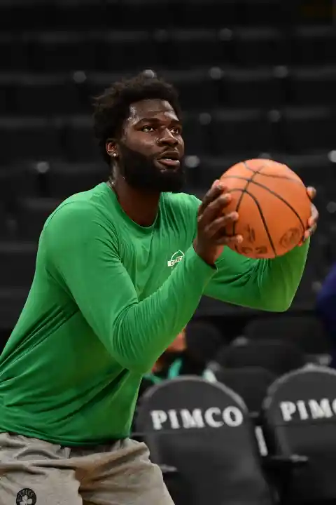 Former All-Star Center Gives Advice to New Teammate