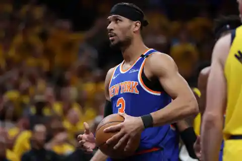 Knicks Reporter Suggests That Mike Brown Could Make Big Change To the Starting Lineup