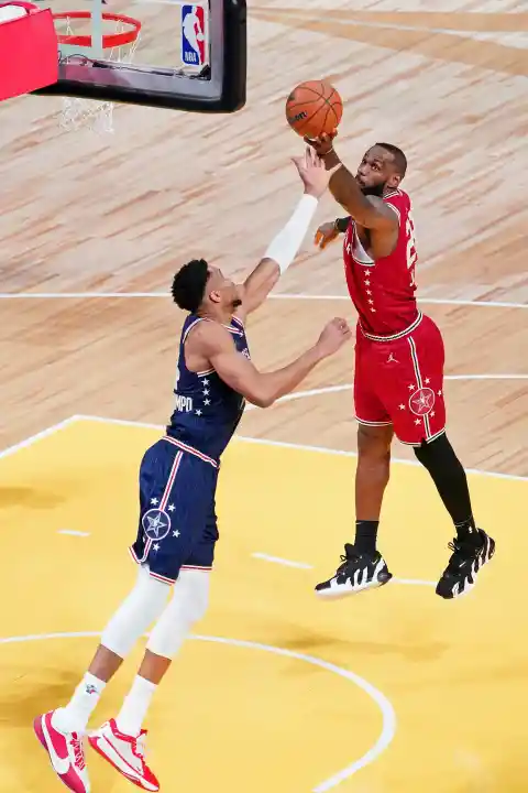 NBA Insider Believes a Star is Joining the Warriors This Summer