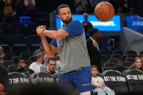 Warriors Insider Reveals Why Stephen Curry Wants to Play Out the Season