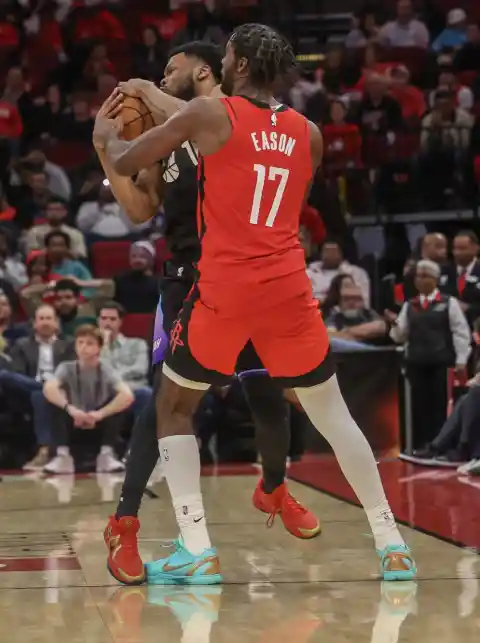 Tari Eason Apologizes to Opponent After Causing ACL Injury