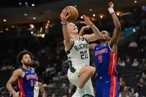 Milwaukee Bucks Lock In Sharp Shooter On A Long-Term Extension