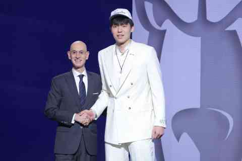 Chinese Rookie Yang Hansen Turning Heads for the Trail Blazers During Summer League