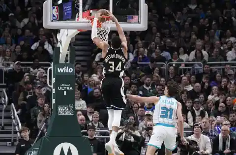 Bucks May Not Be in a Rush to Trade Giannis Before Deadline