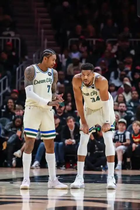 NBA Insider Sets Record Straight on Giannis Trade Saga