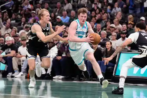 Bobby Portis Reveals The NBA Rookie That Has Impressed Him The Most: "He Wows You On The Court"