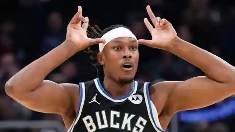 Warriors Could Pursue Impact Big Man on Trade Market