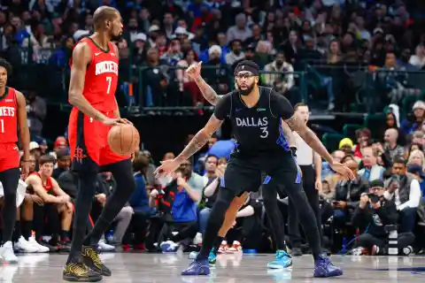 Dallas Mavericks Reportedly Weighing Up the Idea Of Extending Anthony Davis