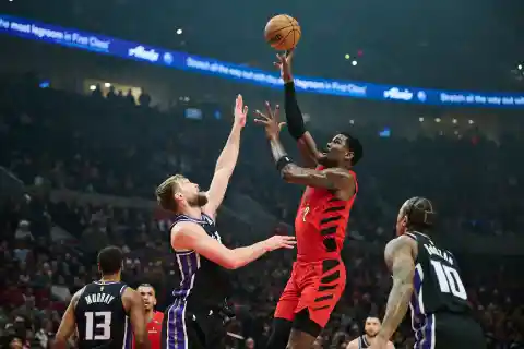 Should the Lakers Trade For This Former All-NBA Center?