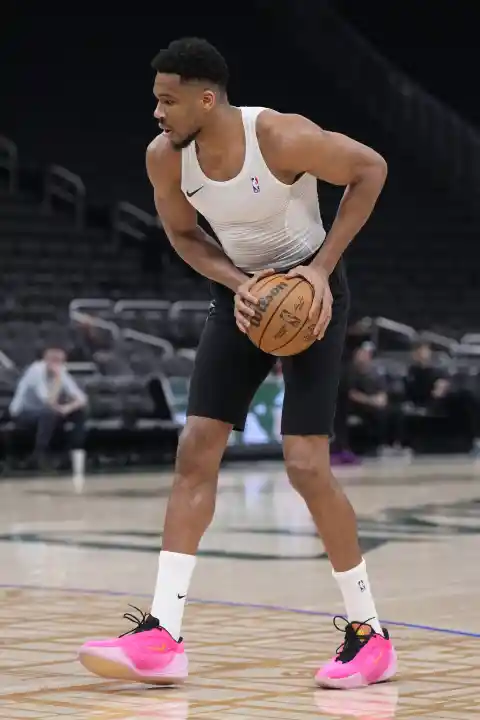 Teams Are Still Expected to Go All-Out on Giannis Trade This Summer
